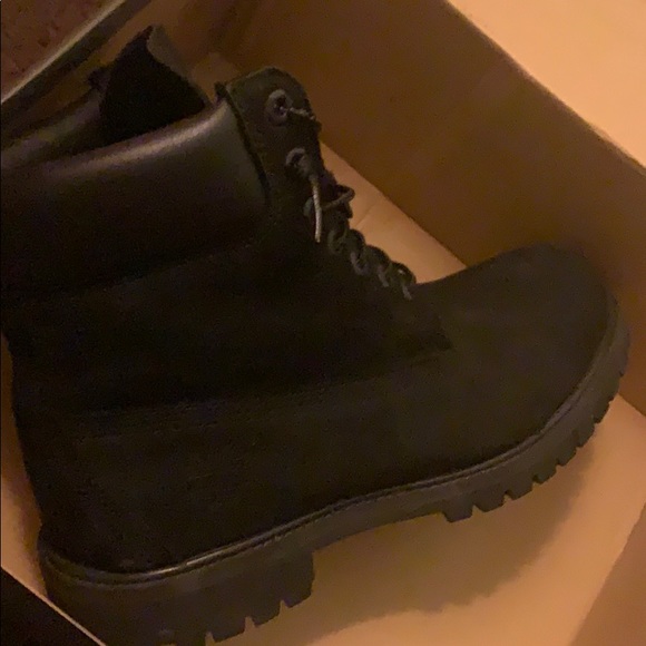 shoes - Picture 3 of 8